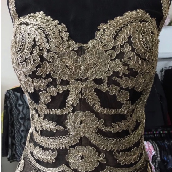 ✨HOST PICK✨ Jadore Gold Lace Mesh Formal Gown - Picture 3 of 9